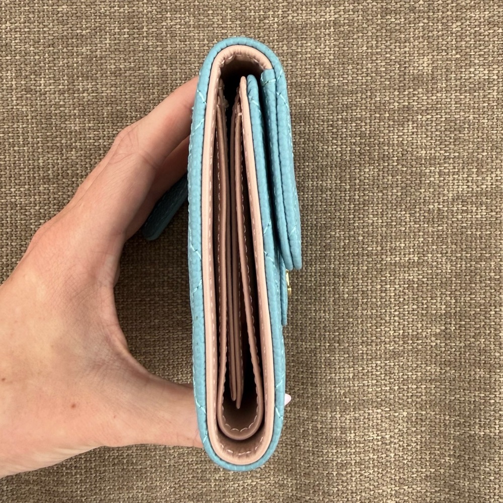 CHANEL Rare Light Blue/Pink Classic Tri-Fold Quilted Leather Wallet - Picture 4 of 11